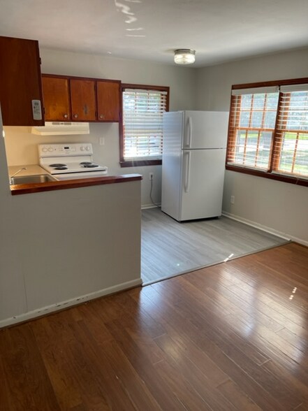 Building Photo - 161 D View Ave