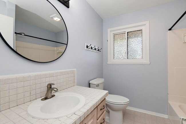 Building Photo - 1126 Tiverton Ct