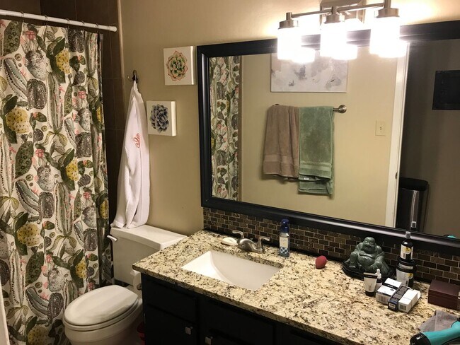 Building Photo - PRE-LEASE - HUGE HYDE PARK 1 BEDROOM - REAL WOOD FLOORS - $1375 - AVAIL AUG 10 2026