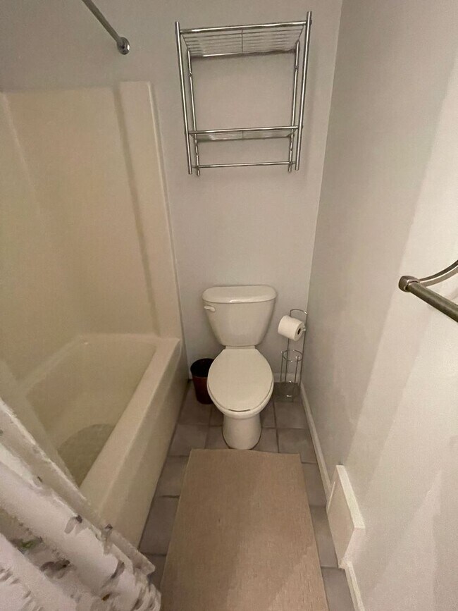 Building Photo - Furnished-Bay Views- Long Term!