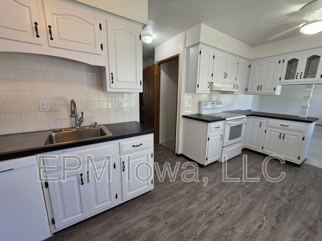 Building Photo - 4747 Danbury St NE