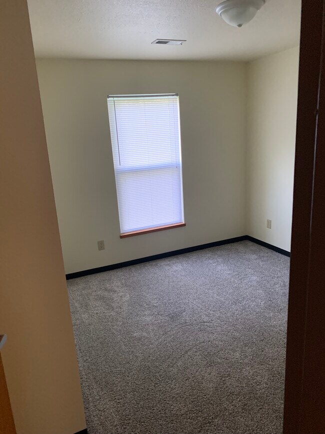 Corner Bedroom - 604 NE Douglas St