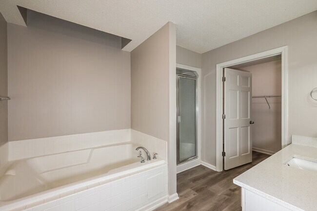 Building Photo - 14 Sleepy Hollow Ct