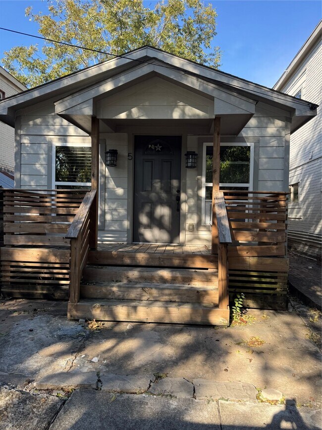 Primary Photo - 4630 Woodside St