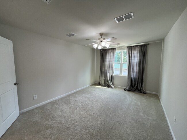Building Photo - 1532 39th Ave Lp NE