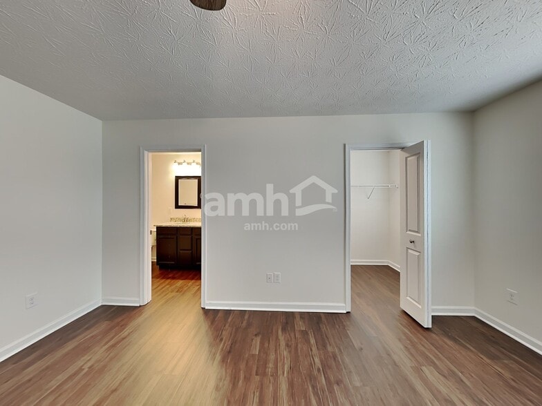 Building Photo - 99 Wooded Ridge Dr