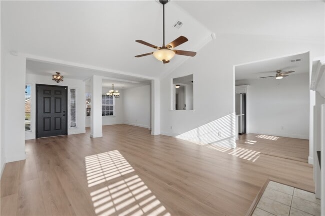 Building Photo - 551 Dogwood St