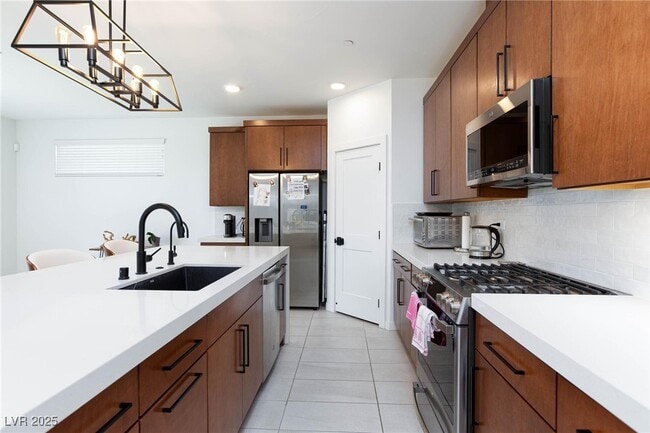 Building Photo - 836 Carlon Hls Ave