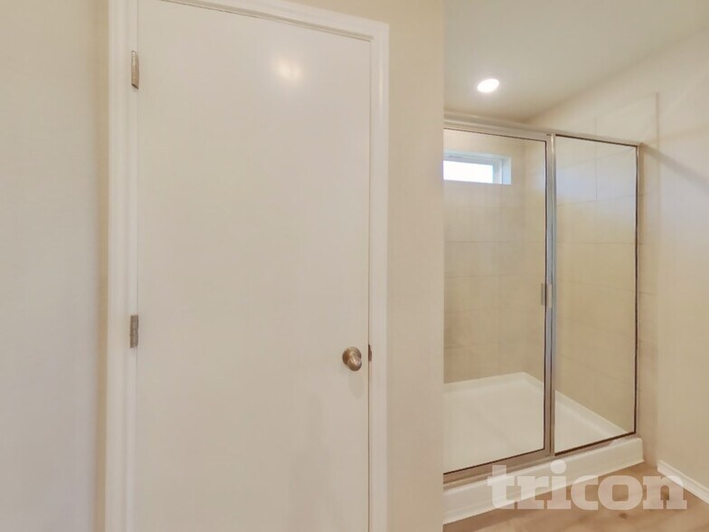 Building Photo - 5104 Saddle Clb Dr