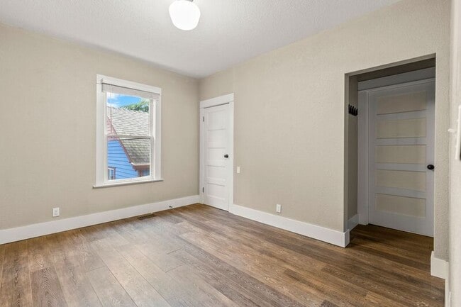 Building Photo - 5530 N Haight Ave