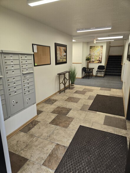 Building Photo - 1215 Golf Course Rd