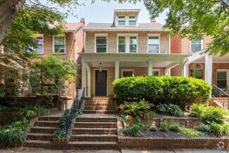 Building Photo - Beautiful Renovated 3 Bedroom 2.5 Bath off...