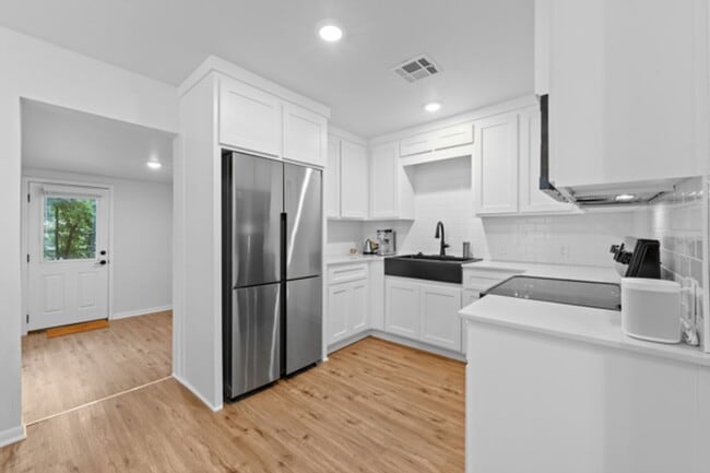 Building Photo - 921 N 10th St