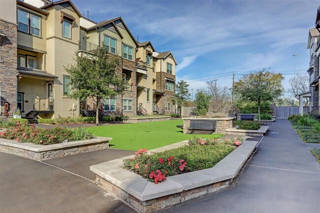 Building Photo - 2648 Fountain Key Blvd