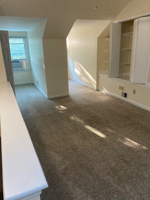 Building Photo - 1174 N Vermont St