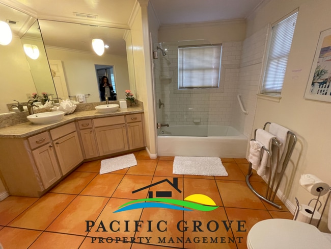Building Photo - Beautiful Mediterranean 2-Bedroom House in...