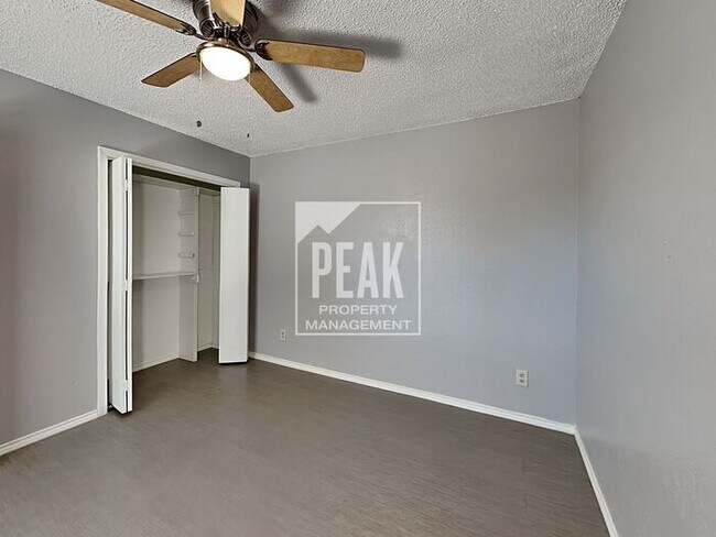 Building Photo - $1,475! 2/Bed1.5Bath duplex in Arlington!