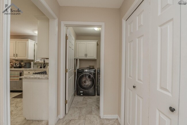 Building Photo - 4901 Belair Blvd