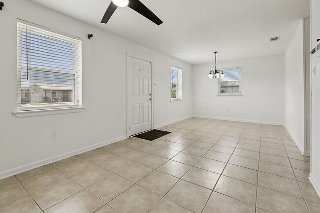 Building Photo - Beautiful Kenner Home 3 Bedroom! Must See!