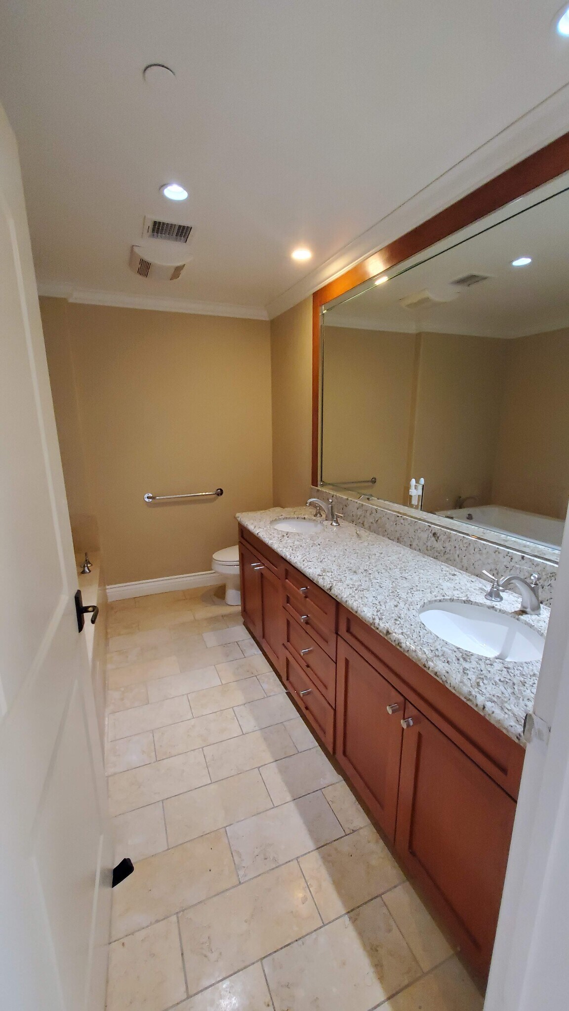 Master Bath - 1135 S Shenandoah St