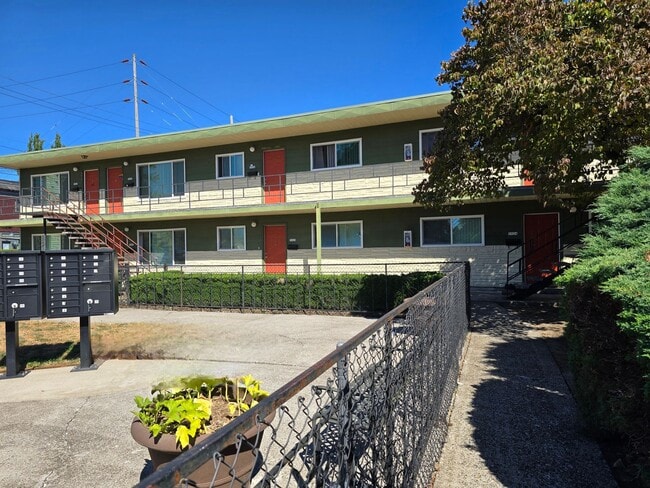 Building Photo - *!*!* Rent Ready Upstairs Pet Friendly 3 B...
