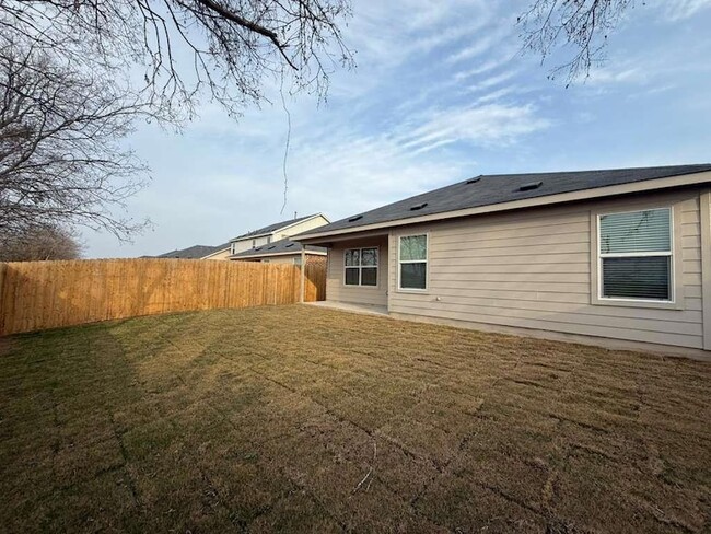 Building Photo - 545 Sormonne Lp