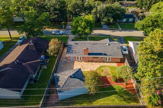 Building Photo - 10715 Wickersham Ln