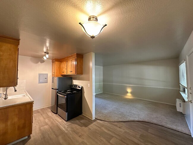 Building Photo - 5484 Carlson Dr