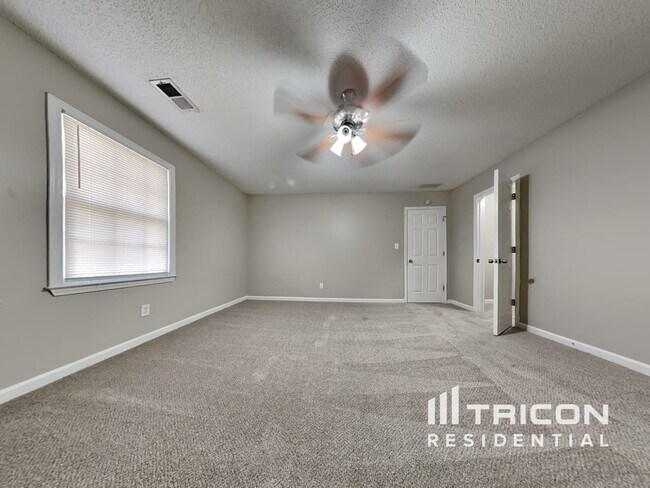 Building Photo - 65 Holly Creek Dr