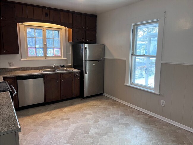 Building Photo - 135 Arbordale Ave