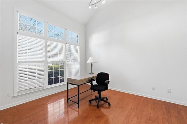 Building Photo - 2050 Willshire Glen