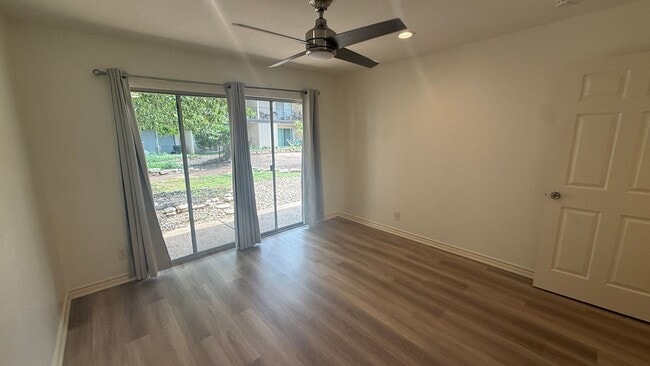 Building Photo - Gorgeous Condo nestled right on Lady Bird Lake!