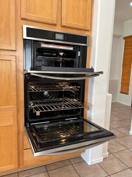 Building Photo - 2120 E Flintlock Way