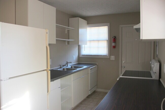Building Photo - 2 Bedroom / 2 Bath Apartment with w/d hookups in East Nashville!