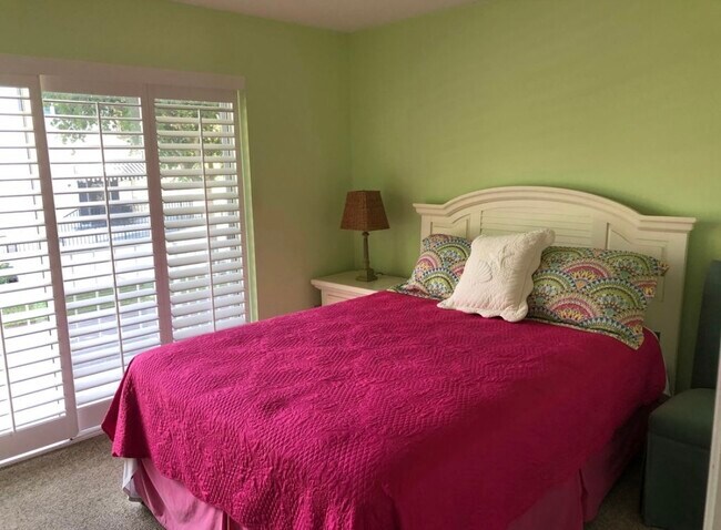 Building Photo - 685-612 12th Ave S