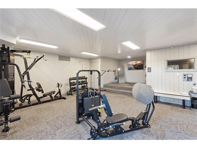 Building Photo - 66 9th St E