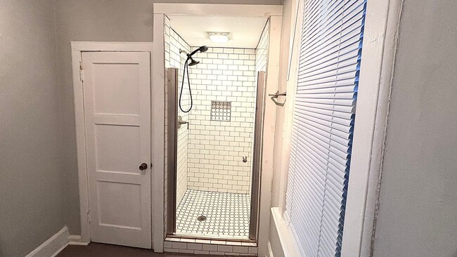 Building Photo - 1207 E Kane Pl