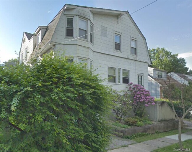 Building Photo - 428 River Ave