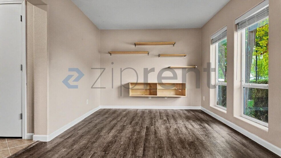 Building Photo - Unit