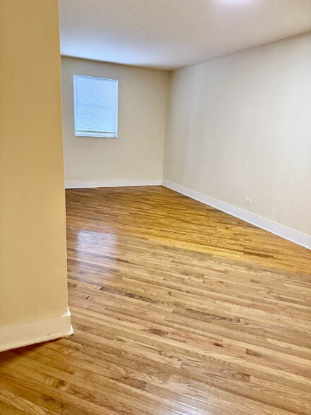 Building Photo - 5031 N Harding Ave