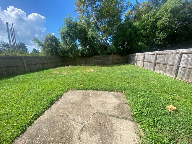 Building Photo - Beautiful 2 Story Home, Centrally Located in a Quiet Neighborhood! *1/2 OFF 1st Month's Rent!*