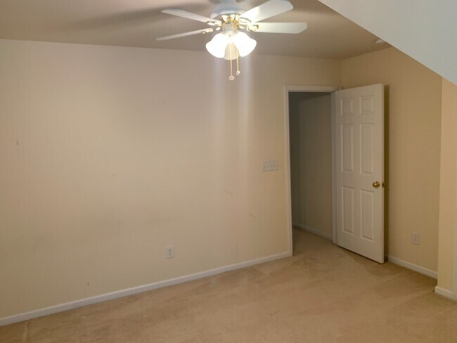 Building Photo - End Unit Townhome located in the Covington...