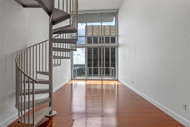 Building Photo - 150 E Robinson St