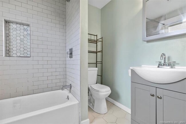 Building Photo - 44 Culver St