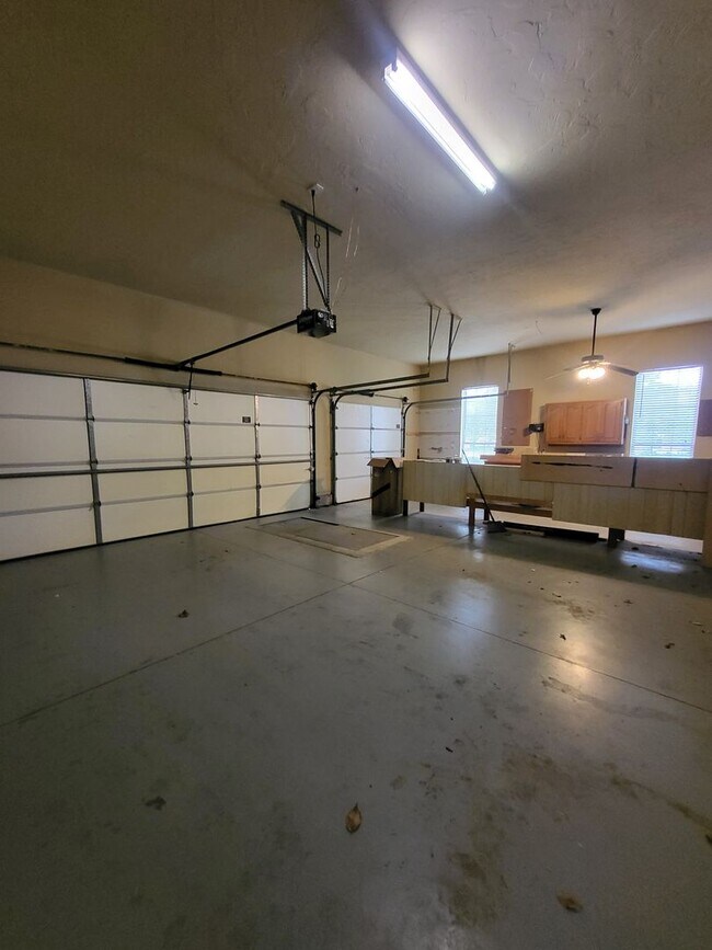 Building Photo - Executive (5) Bed/(4.5) Bath + Study Avail NOW! Must-See Amenities!