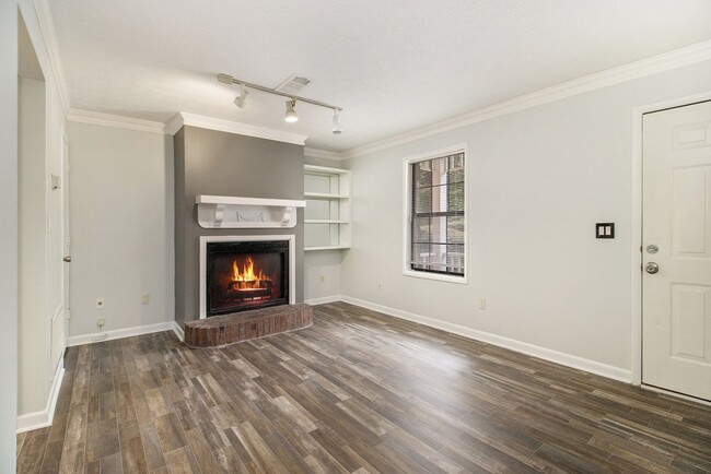 Building Photo - 2BR/1.5BA Close to Downtown Snellville!