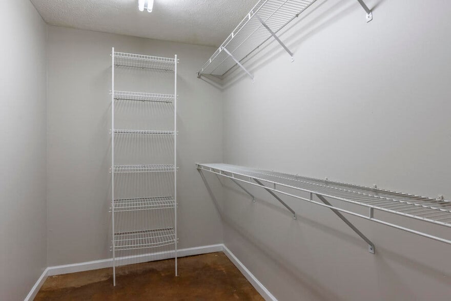 walk in closet - 314 Indian Pointe Dr