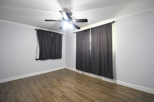 Building Photo - 278 W Robert E Lee Blvd