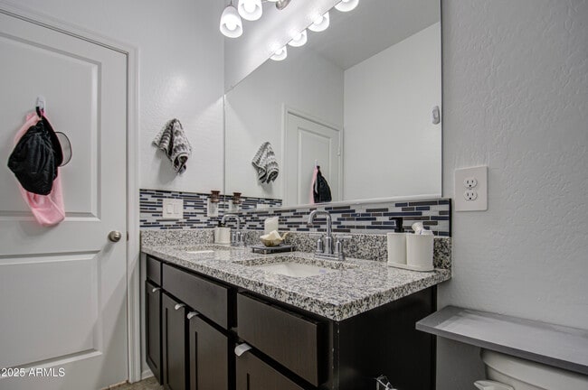 Building Photo - 5267 E Diatomite Dr