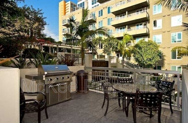 Building Photo - 300 W Beech St